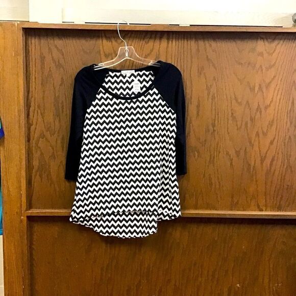 MOA MOA WOMEN X SM BLACK /WHITE TOP - Picture 1 of 3
